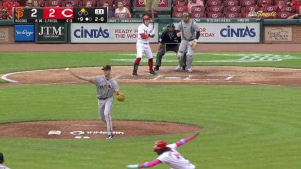 Tyler Rogers picks off a runner at second
